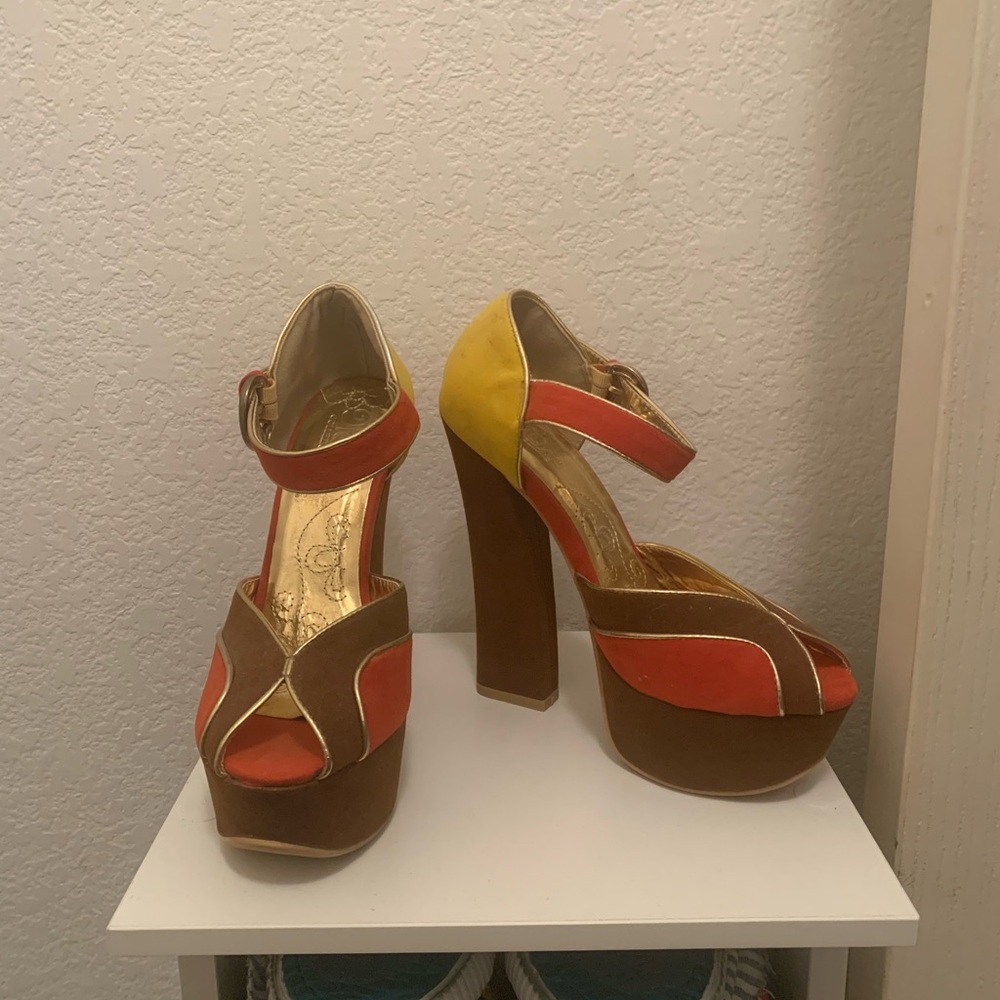 Women's shoes